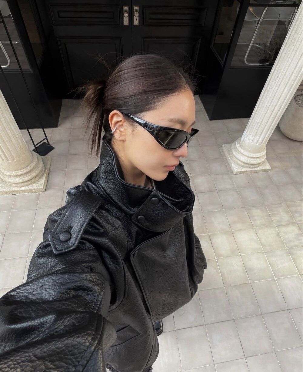 Chanel Shield Sunglasses 2025/2026 - Picture 3 of 10